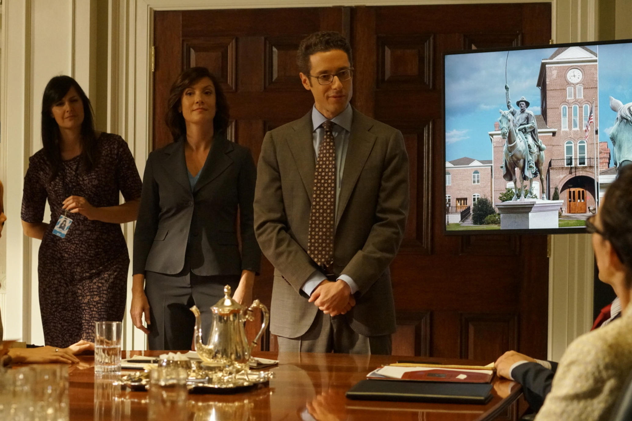 Designated Survivor Season 3 Taking Advantage Of Netflixs Loose Restrictions 5726