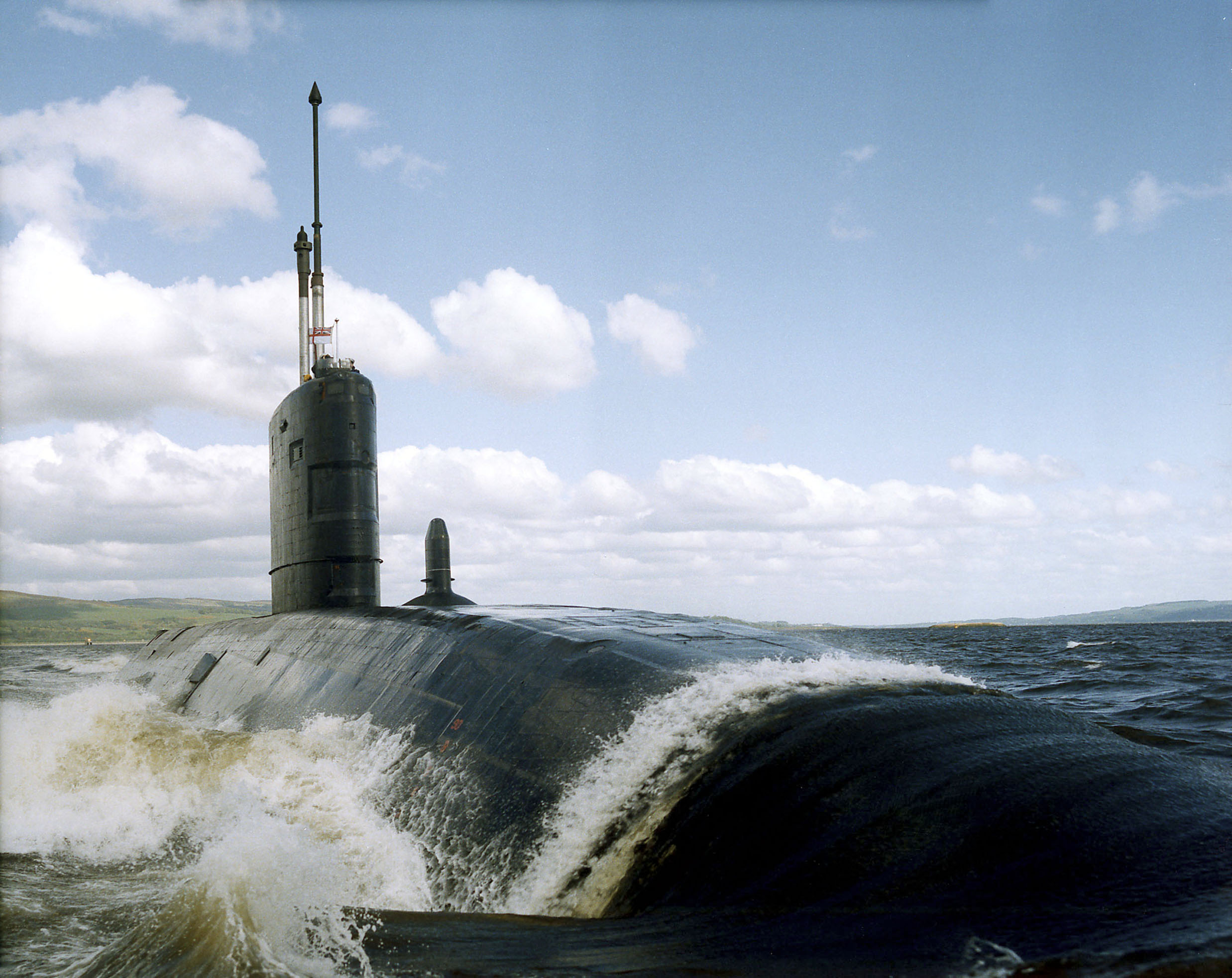 submarine , submersible