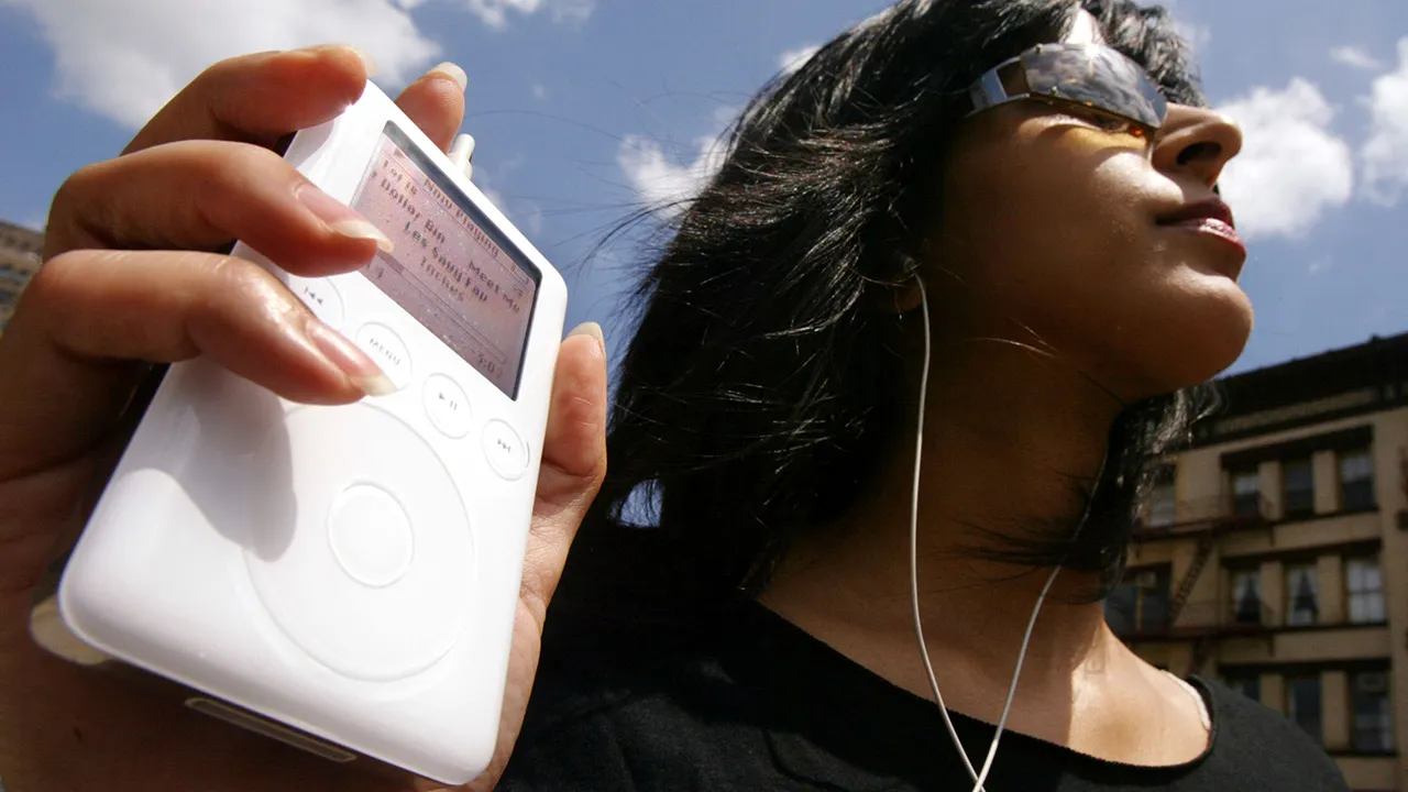 Urban Outfitters Selling Vintage iPods For Hundred Dollars Amuses People 