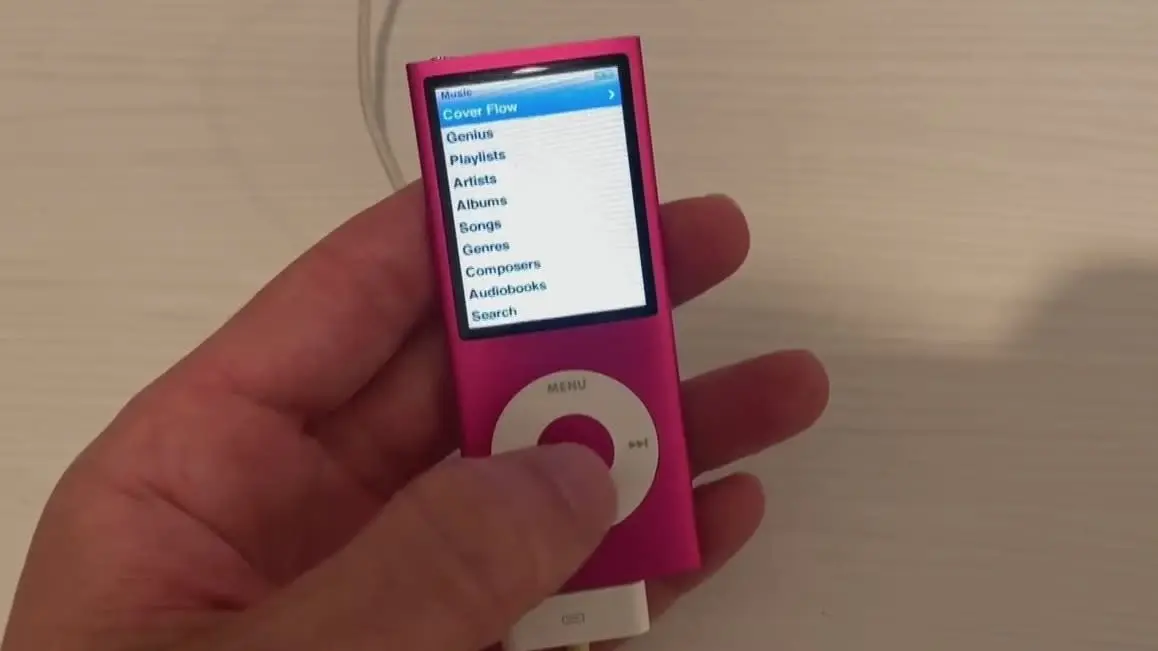 Urban Outfitters Selling Vintage iPods For Hundred Dollars Amuses People 