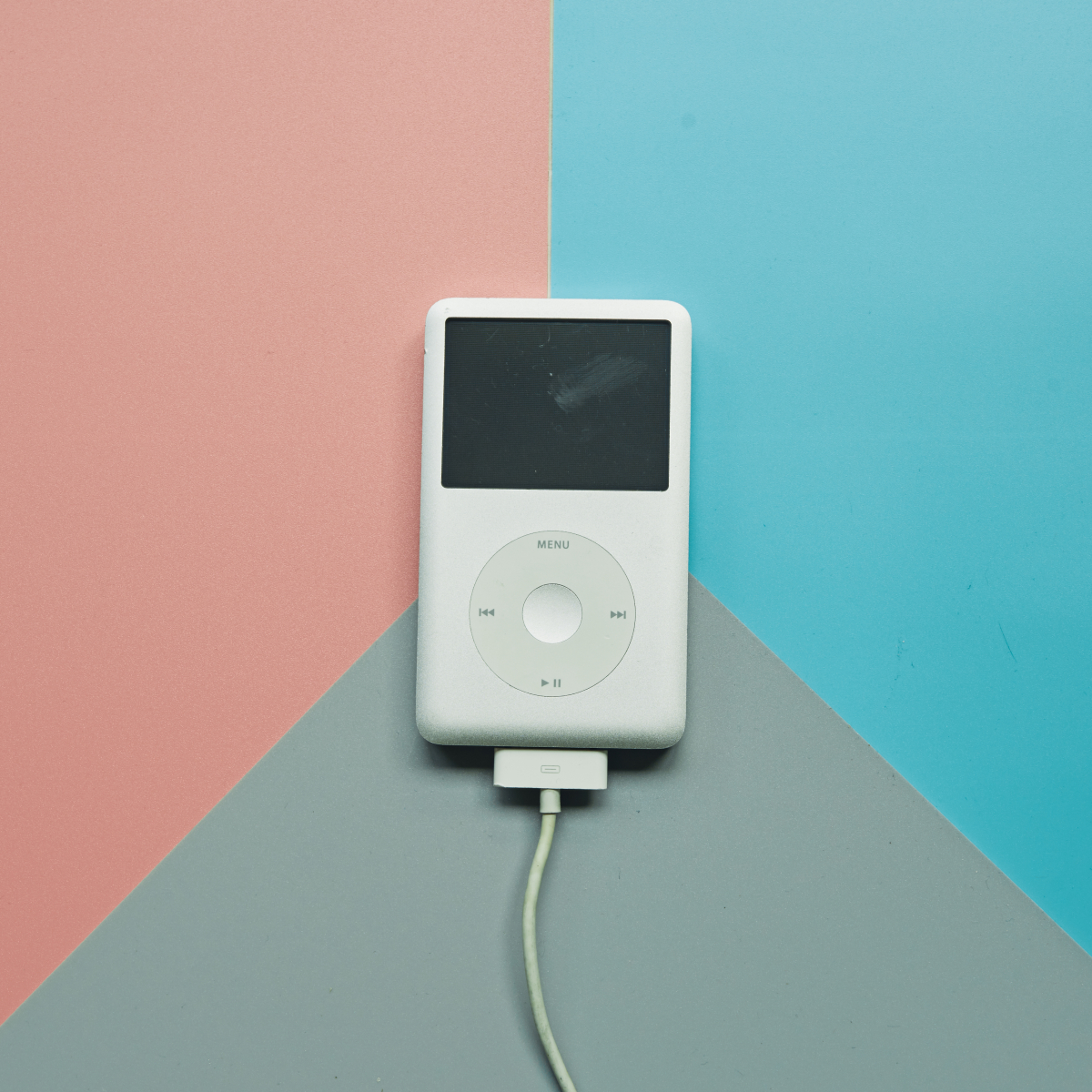 Urban Outfitters Selling Vintage iPods For Hundred Dollars Amuses People 