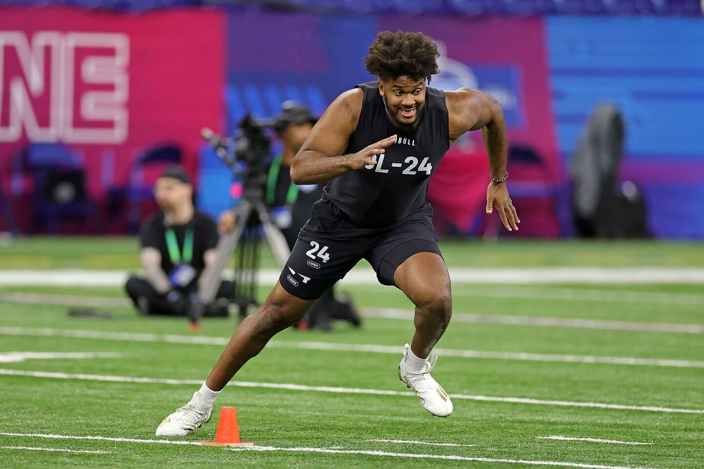 Navigating the Pre-Draft Landscape: NFL Combine vs. Pro Days Unveiled