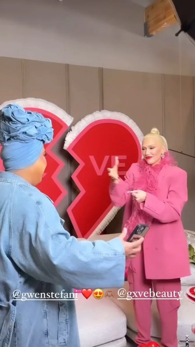 Gwen Stefani Solo az LA Valentine's Eventen, a Blake Sheltonnal való szakadásról szóló pletykák közepette