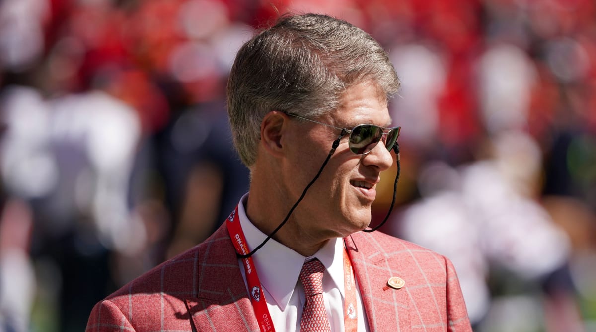 NFL News: Clark Hunt's Frugality, A Stark Contrast to Kansas City ...