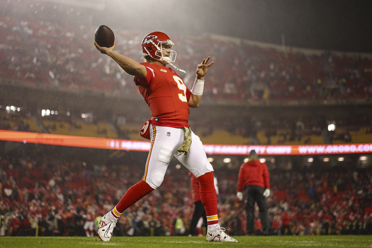  Kansas City Chiefs Face Uncertain Future at Arrowhead Stadium Amidst Stadium Debacle