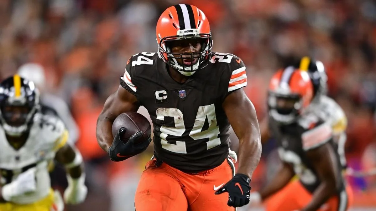 Nick Chubb's Bold Comeback Cleveland Browns Reinvest in Star After Severe Injury