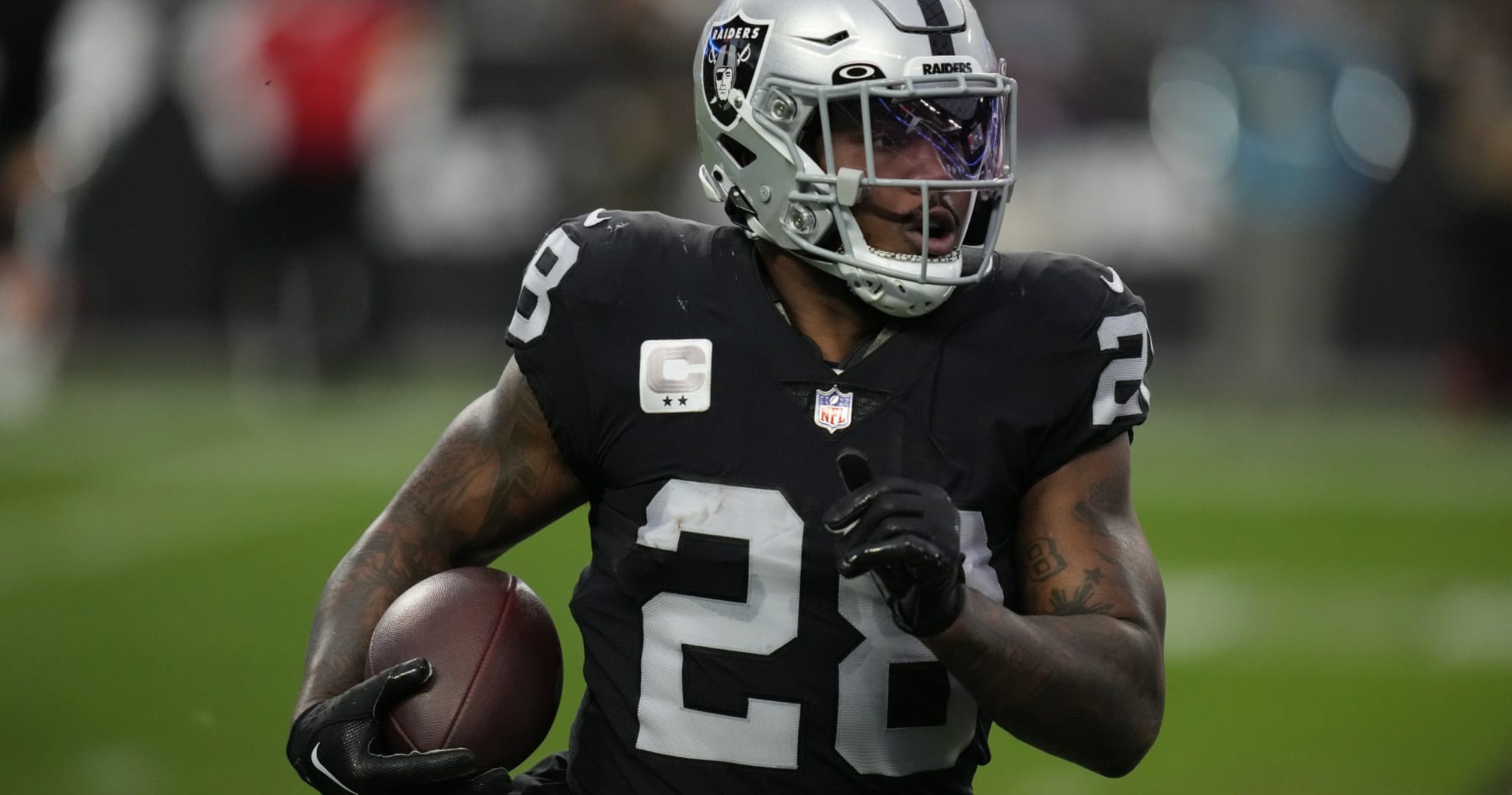 5 NFL Running Backs Who Will Outshine Josh Jacobs in 2024