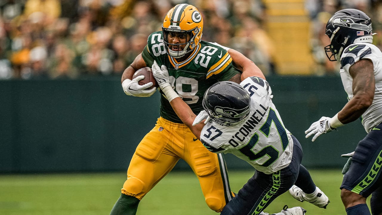  AJ Dillon's Loyalty to Green Bay Prevails Amid Packers' Running Back Shuffle