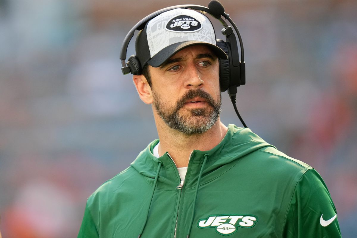 Aaron Rodgers vs. Jordan Travis: A New Era for the Jets?