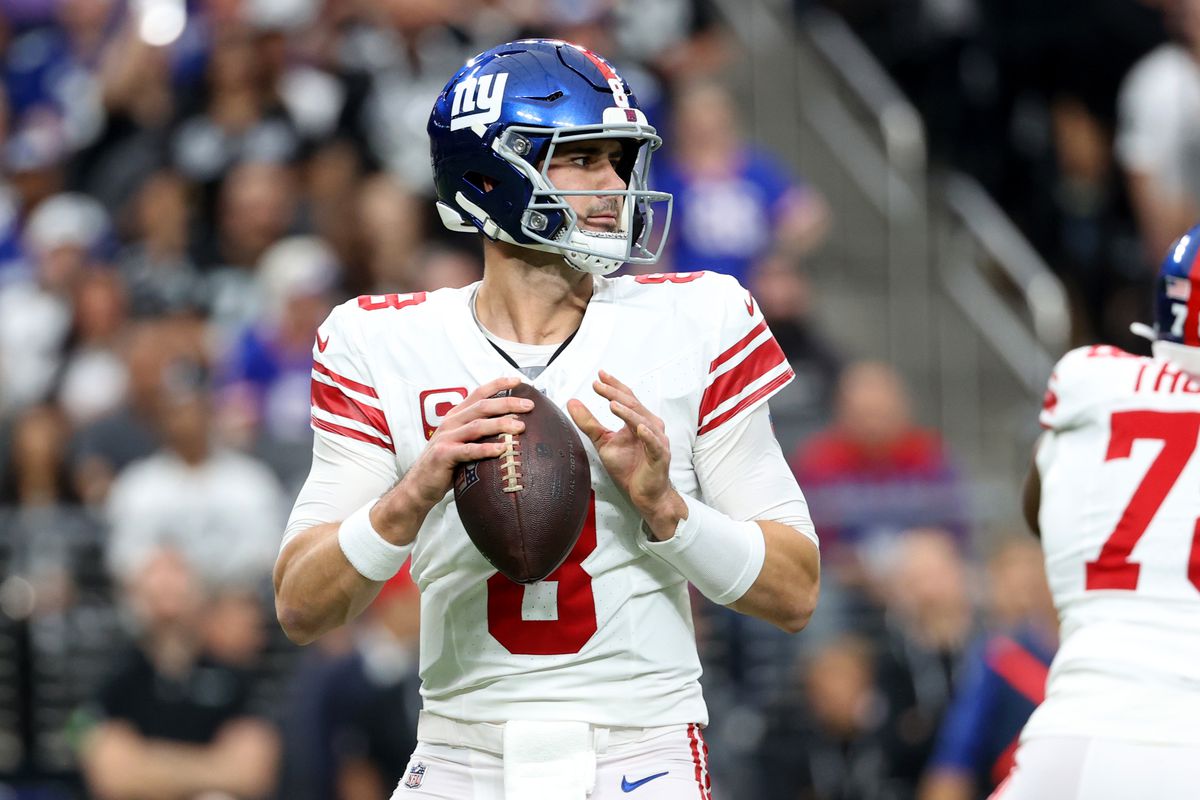 Daniel Jones Takes Charge Facing Giants' QB Controversy with Determination and Grit