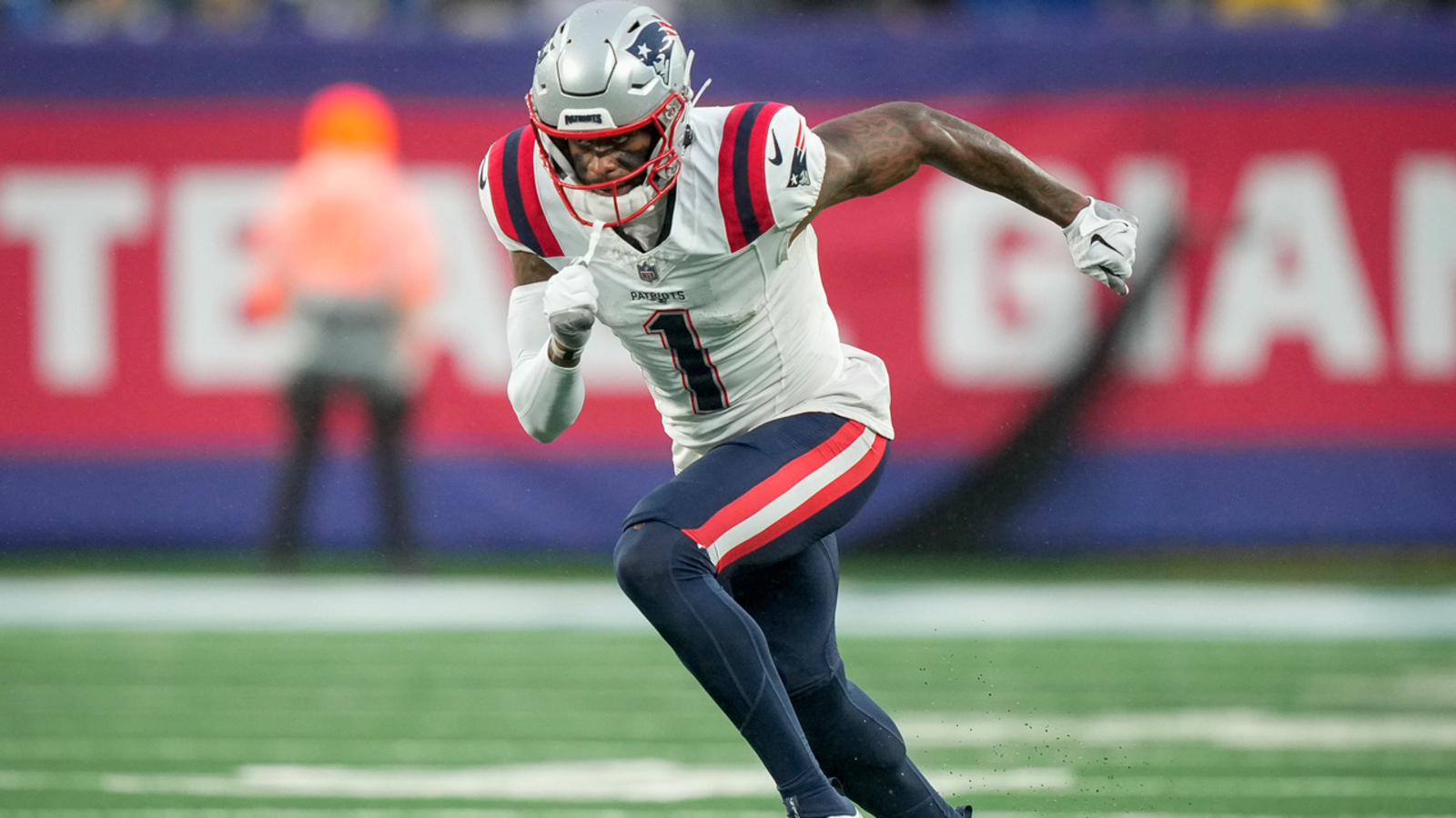 DeVante Parker Announces Surprising Retirement After Signing with Eagles