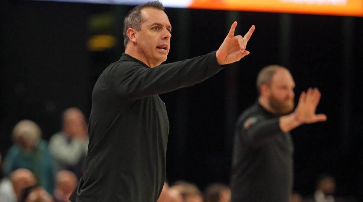 Fans React to Frank Vogel's Firing from Phoenix Suns with One-Word Messages