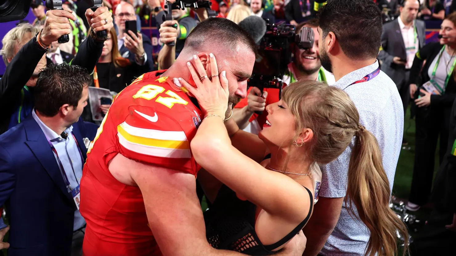 NFL News: “He Reminds Me of My Ex” – Jana Kramer Critiques Kansas City Chiefs Star Travis Kelce