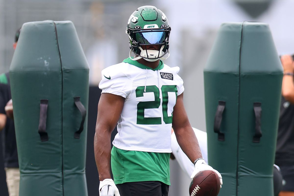 NFL News: New York Jets’ Breece Hall Poised for BREAKOUT Season in 2024, Says ESPN Analyst