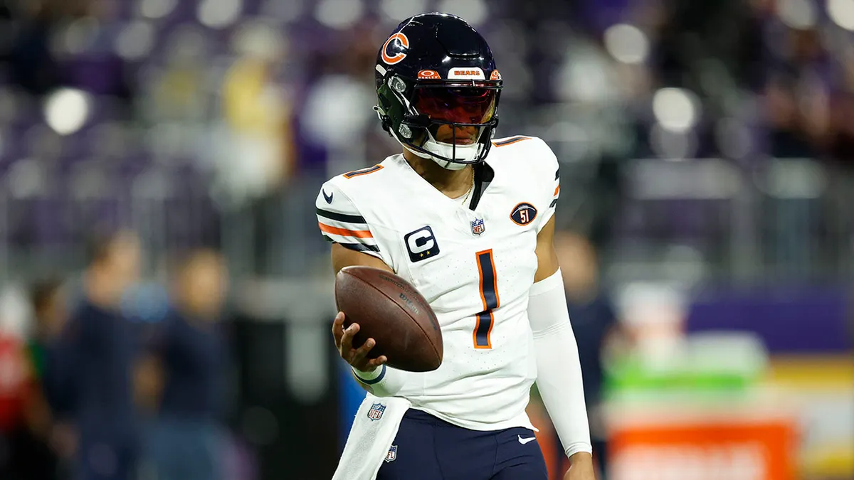 Justin Fields Challenges Russell Wilson for Steelers' Top Quarterback Spot-