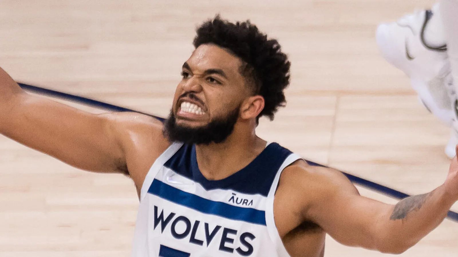Karl-Anthony Towns Shines as Timberwolves Edge Past Mavericks in Critical Game 4