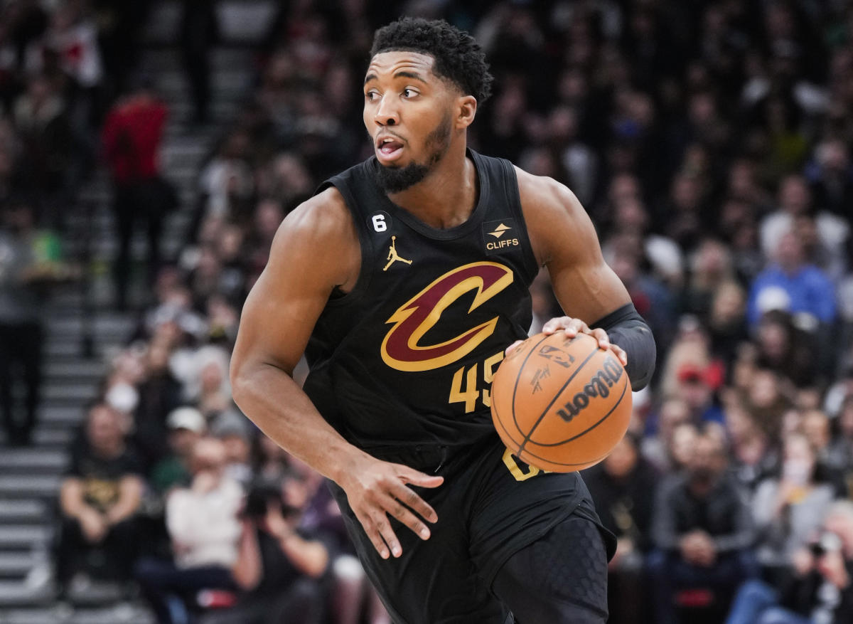 Lakers' Plans for Donovan Mitchell Hit Roadblock as Cavaliers Seek Long-Term Deal---