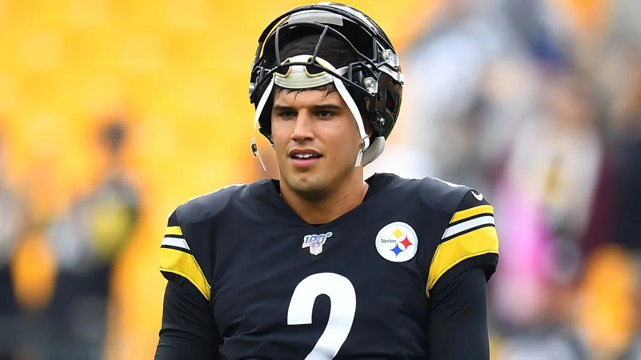 NFL News: Pittsburgh Steelers’ Bold NFL 2024 QB Gambit, Russell Wilson and Justin Fields Poised for High-Stakes Showdown