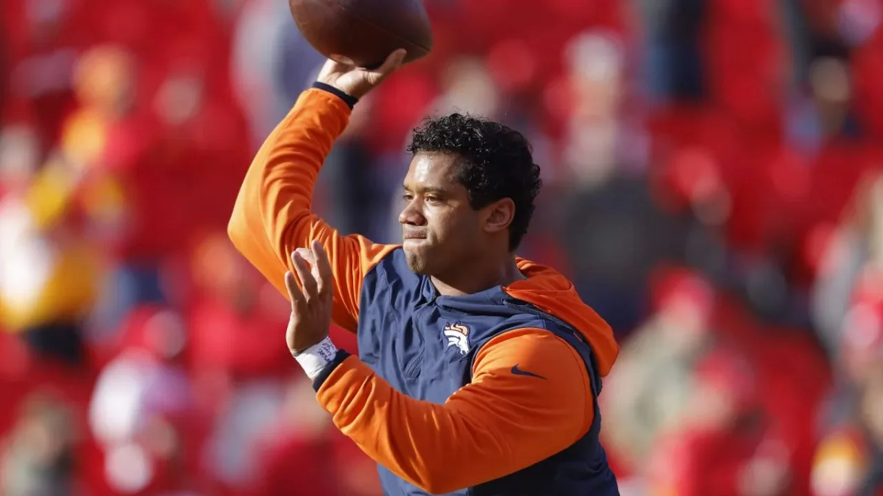 NFL News: Pittsburgh Steelers’ Justin Fields vs. Russell Wilson, A $100,000,000 Quarterback Battle