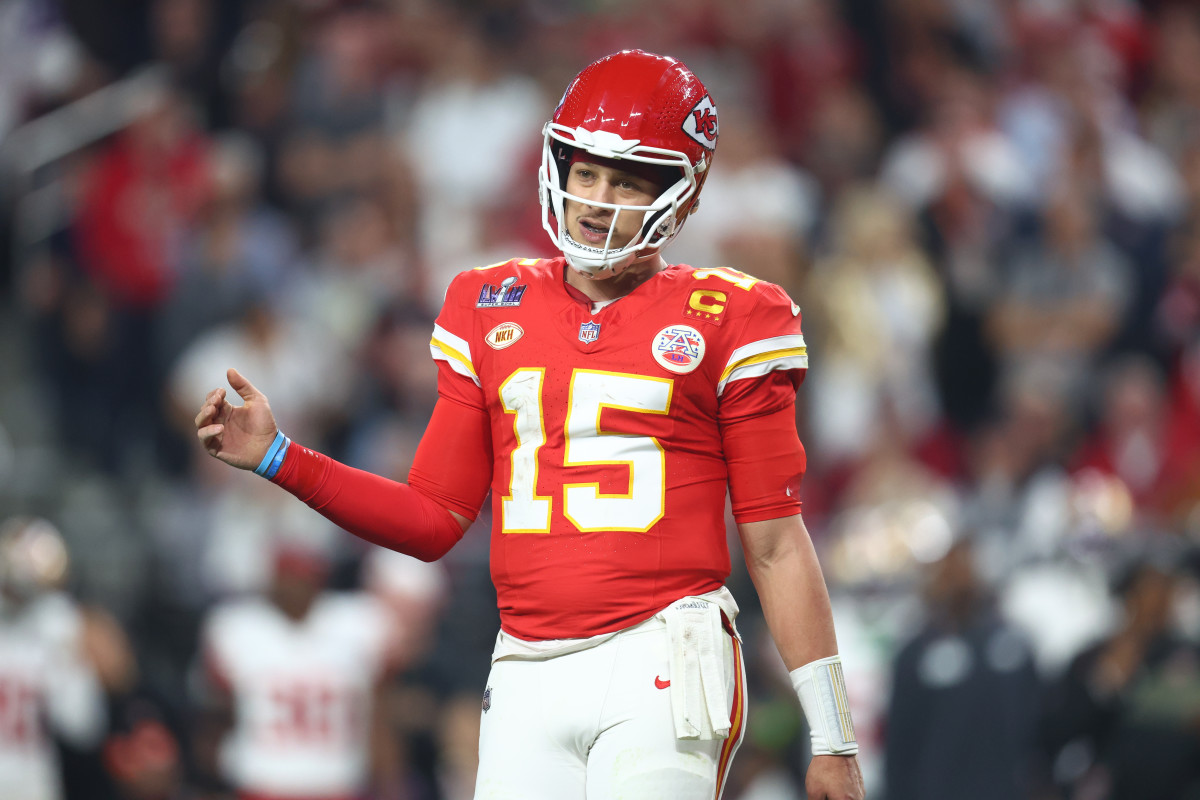 Navigating Controversy with Grace The Kelce and Mahomes Perspective on Team Dynamics