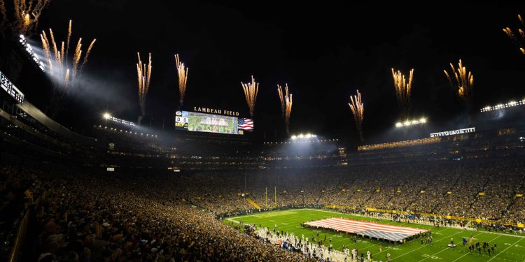 NFL News: Green Bay Packers' Historic Thanksgiving Showdown, Hosting Miami Dolphins in $212,000,000 Lambeau Field Spectacle