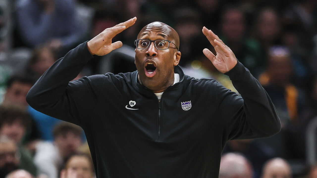 Sacramento Kings Pause Contract Extension Talks with Mike Brown