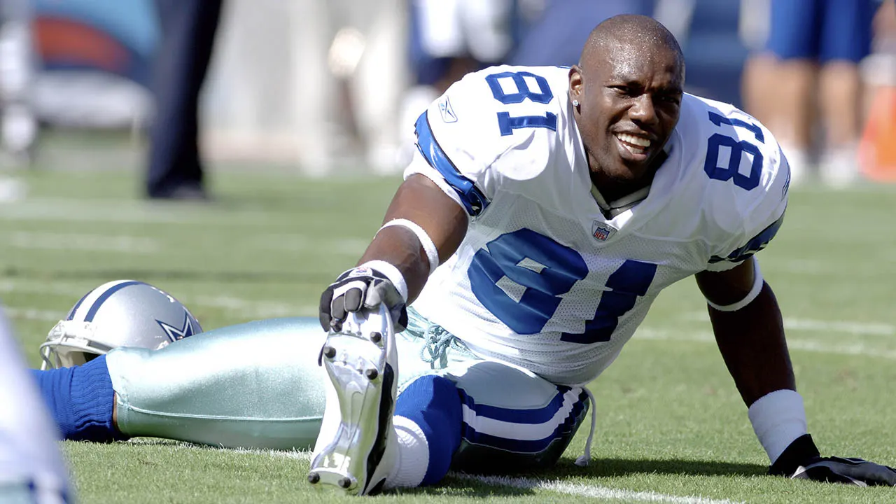 Terrell Owens warming up