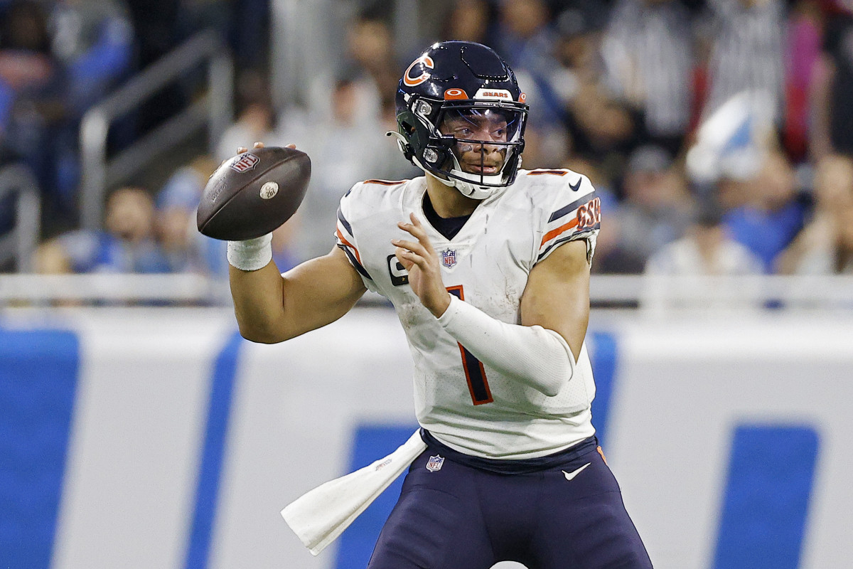 The Fractured Locker Room Unveiling Justin Fields' Troubled Tenure with the Chicago Bears