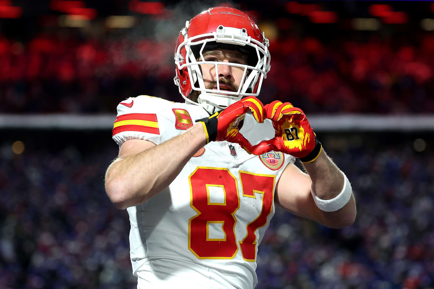 NFL News: Travis Kelce Extends Stay with Kansas City Chiefs, Showcasing Unwavering Loyalty and Commitment