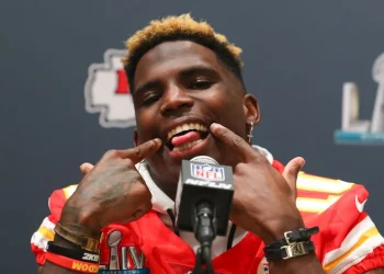 Analyzing the Miami Dolphins' Strategic Decisions: The Tyreek Hill Dilemma