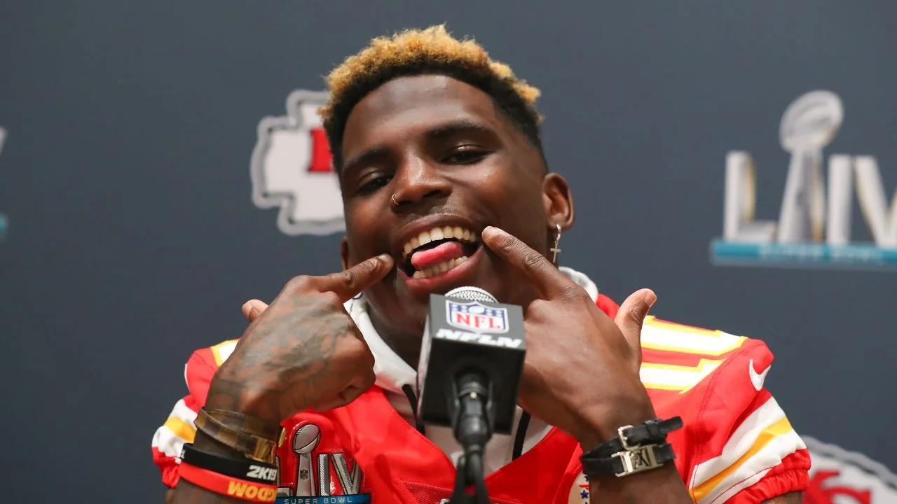 NFL News: Miami Dolphins’ Bold $84,750,000 Extension for Jaylen Waddle Sparks Uncertainty Over Tyreek Hill’s Future