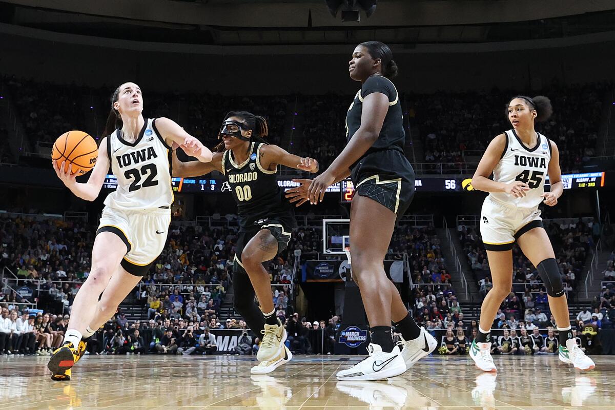 Caitlin Clark Ignites the Court with a Scorching 3-Point Showcase2