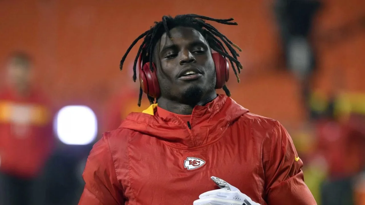 NFL News: Miami Dolphins’ $120,000,000 Dilemma as Tyreek Hill’s Contract Extension Sparks Debate