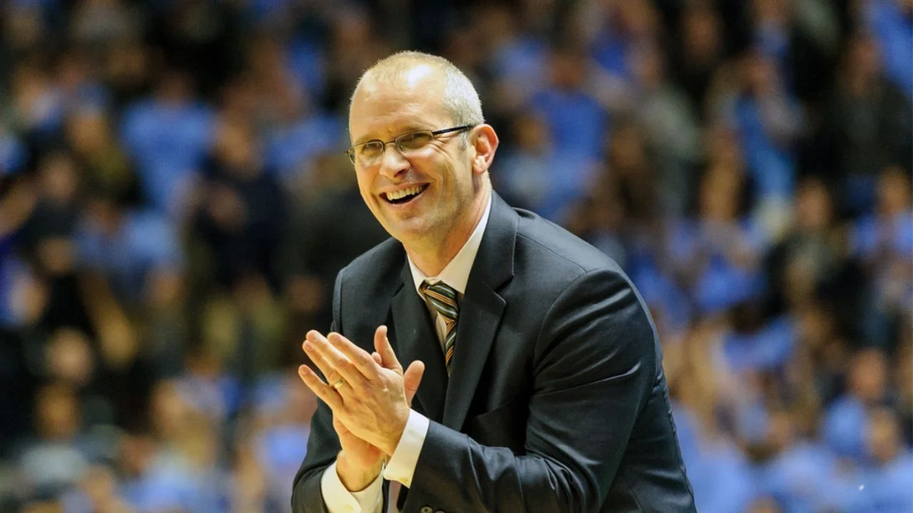 Los Angeles Lakers Are Eyeing Massive Contract For UConn’s Dan Hurley