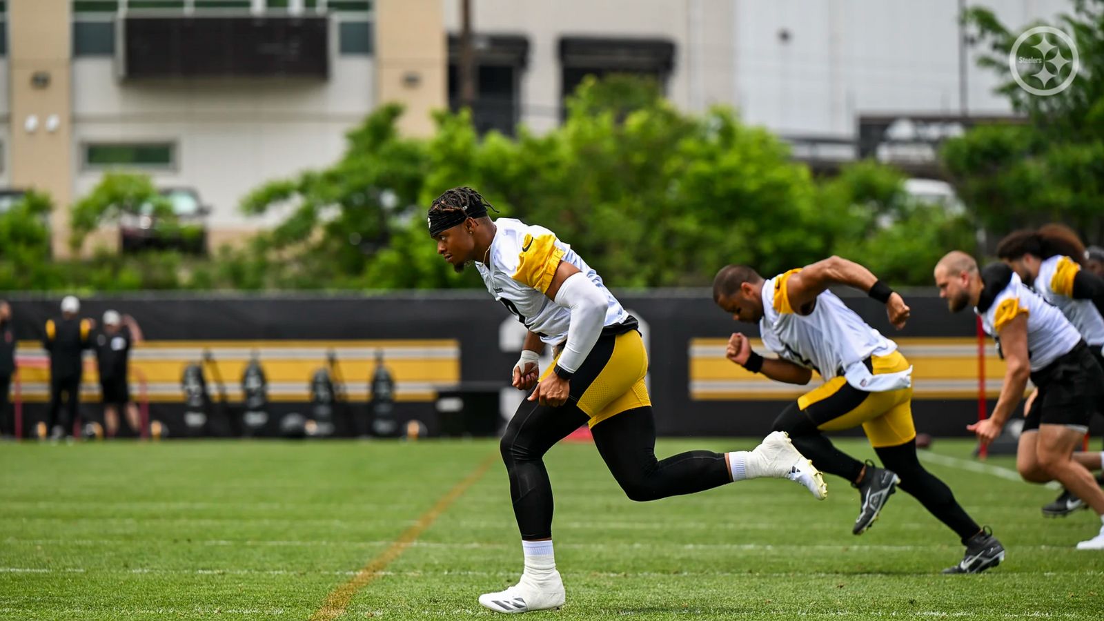  Pittsburgh Steelers Gear Up for Exciting 2024 Season with Fresh Faces at Wide Receiver