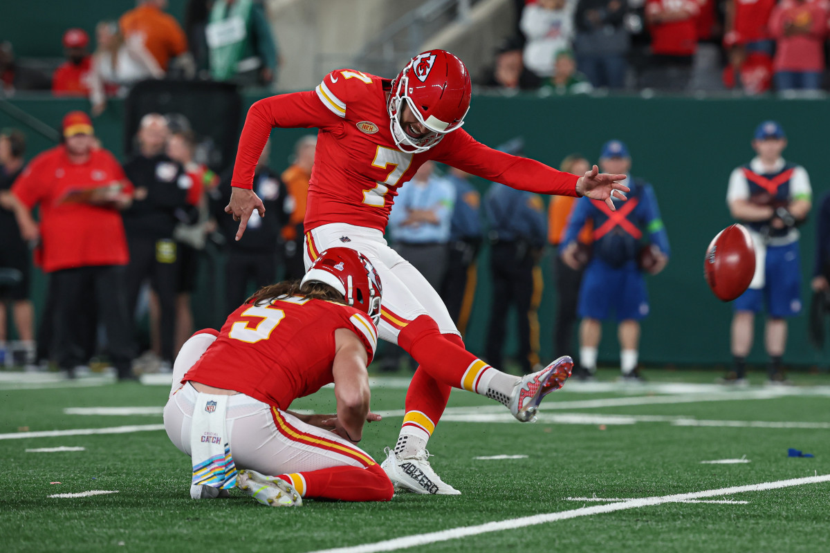 Quick Action and Team SpiritHarrison Butker's Critical Role During Chiefs' Medical Emergency3