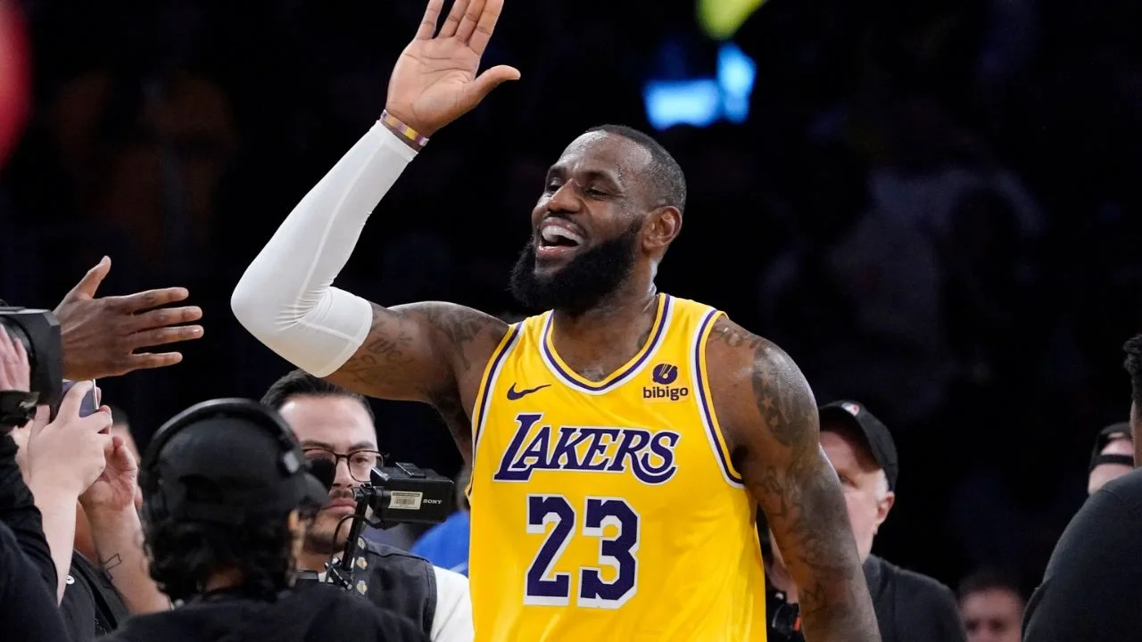 LeBron James’ Next Move, Will The King Ditch Los Angeles Lakers For Philadelphia 76ers?