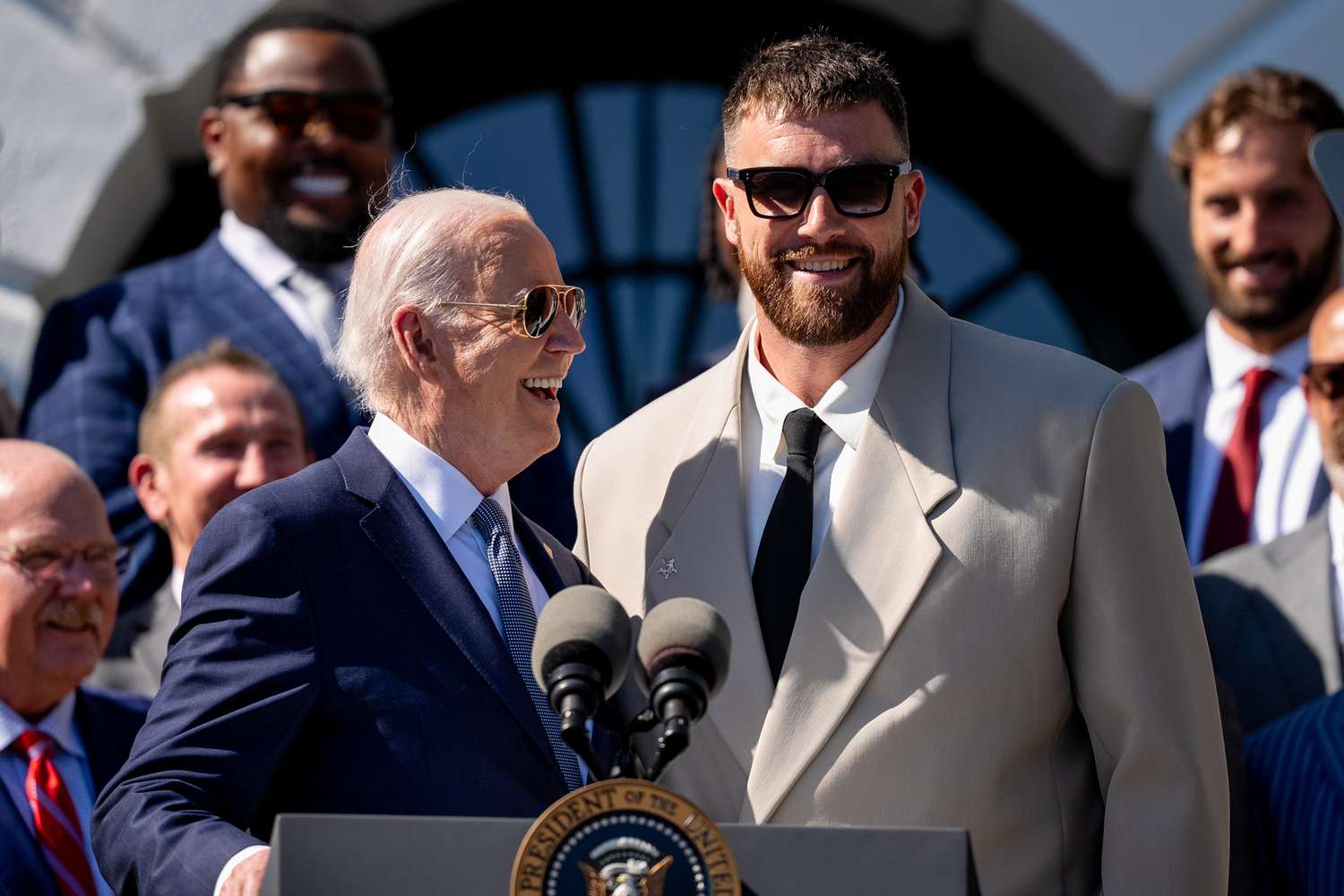  Travis Kelce Takes the Mic A Memorable White House Visit Amid Chiefs' Controversies