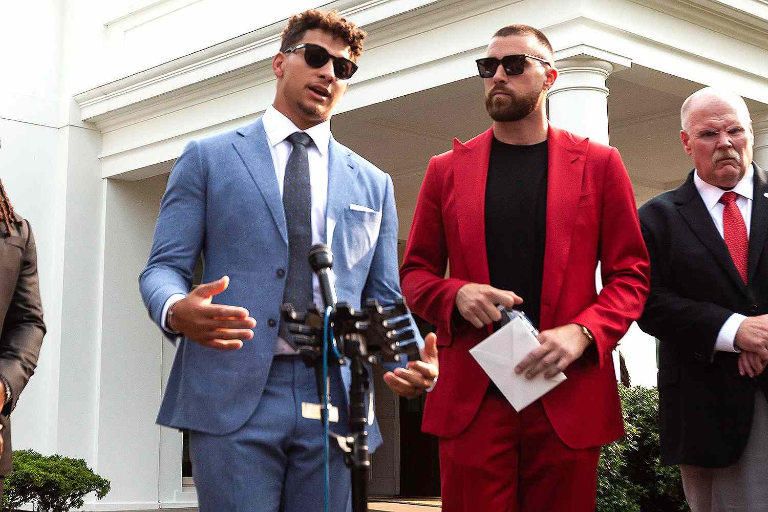  Travis Kelce Takes the Mic A Memorable White House Visit Amid Chiefs' Controversies