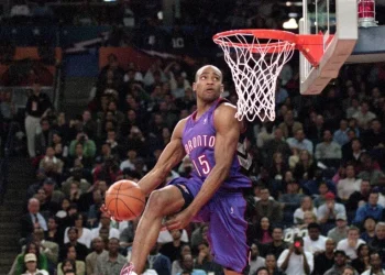 Vince Carter Names Kobe Bryant and LeBron James Among His All-Time NBA Top 3 Players---