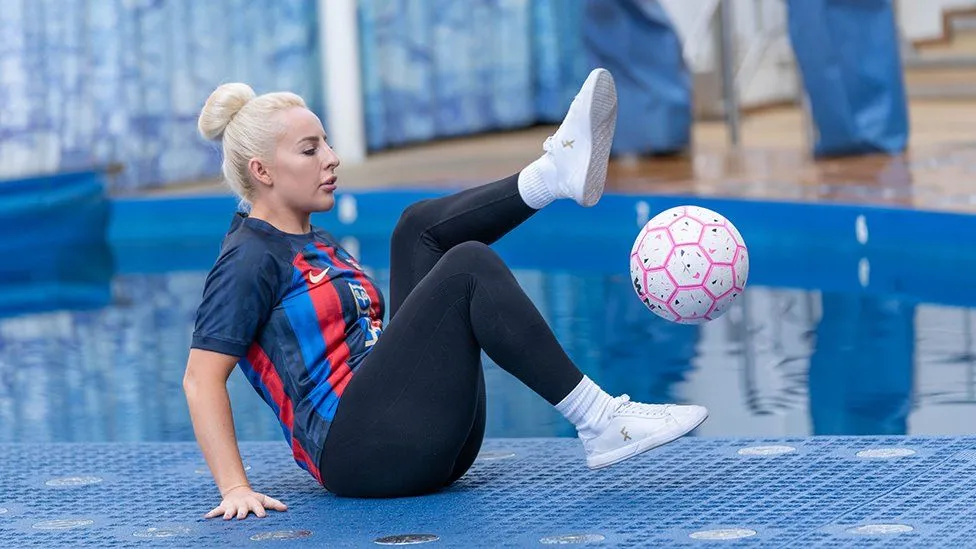 Liv Cooke, freestyle football