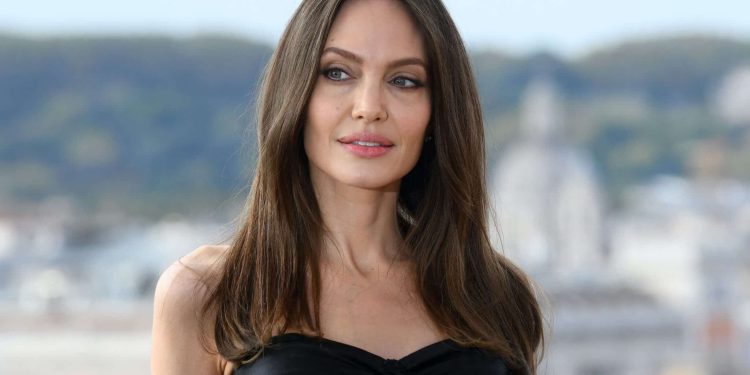 Angelina Jolie’s Heartbreaking Path to Stardom: How a Troubled Childhood Shaped Her Acting Career and Life Mission