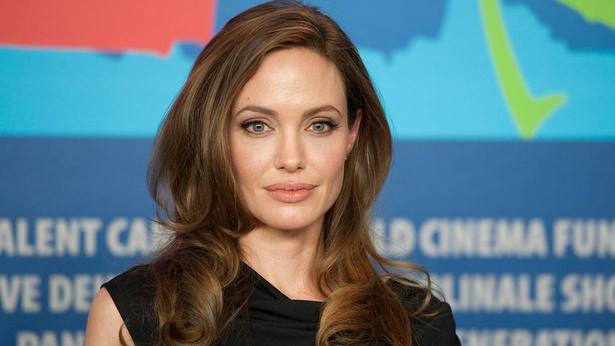 Angelina Jolie’s Heartbreaking Path to Stardom: How a Troubled Childhood Shaped Her Acting Career and Life Mission