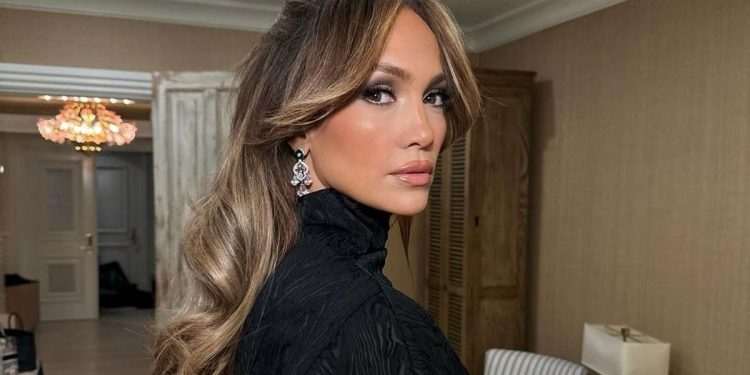 How Jennifer Lopez's Style Tips Shaped Ben Affleck's Fashion in Their Iconic 2000s Romance: A Deep Dive into Their Glamorous Yet Tumultuous Relationship